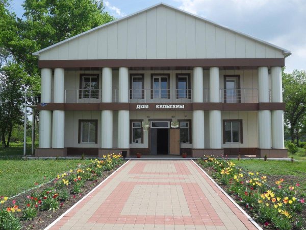 Территория дома культуры