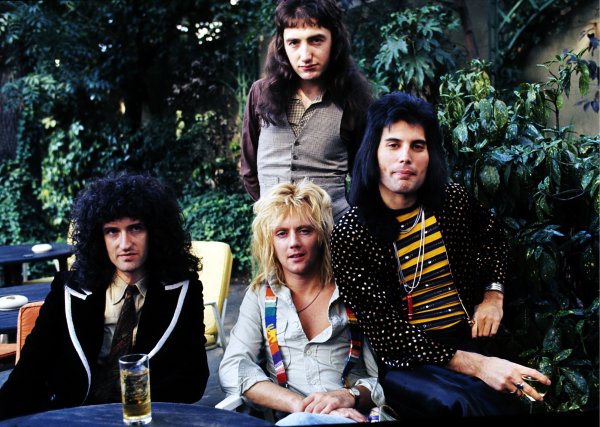 Группа Queen 2000