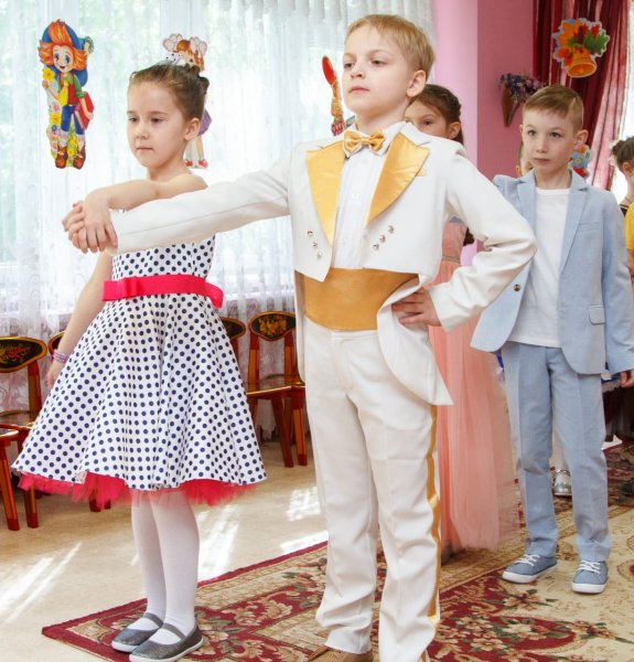 Праздничная одежда