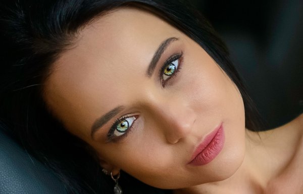 Ангелина Петрова взгляд