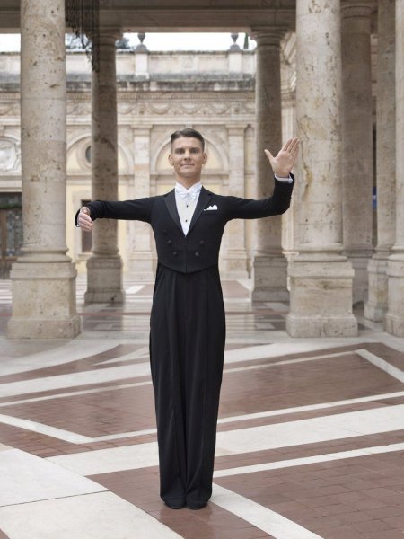 Танцевальный фрак для бальных танцев