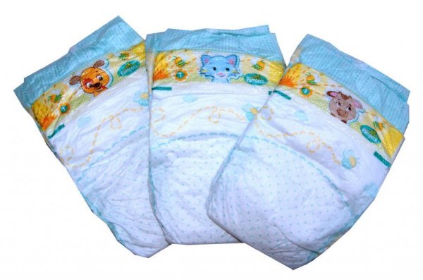 Малыш в памперсе