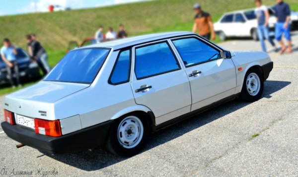 Lada 21099
