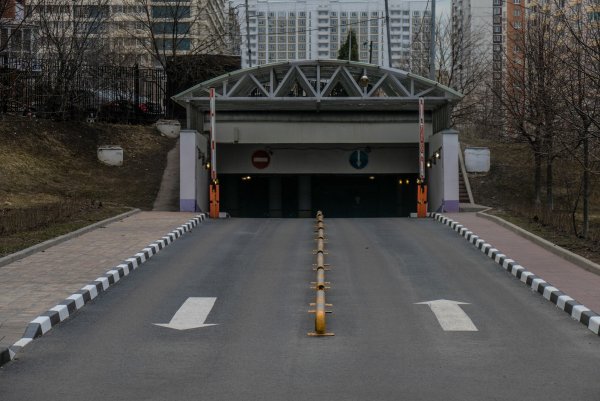 Въезд в подземный Паркин