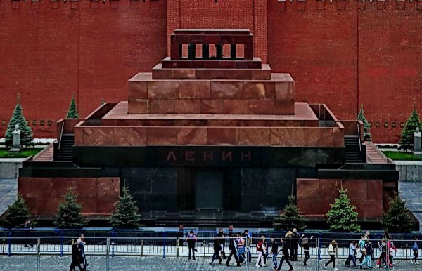 Ленин Владимир Ильич в мавзолее