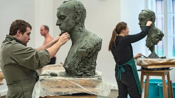 Скульптура «скульптор»