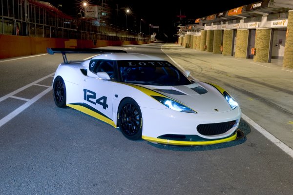И Lotus Evora Type 124