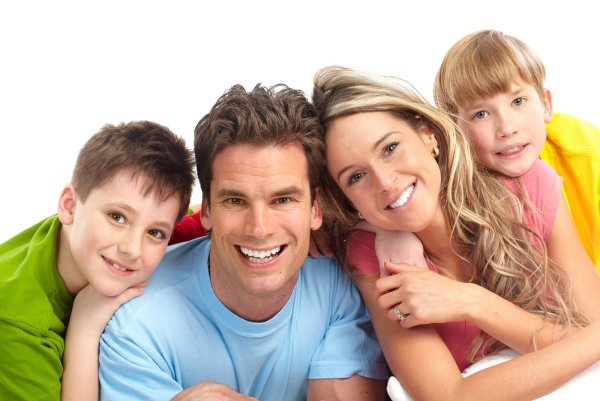 Веселые дети и родители