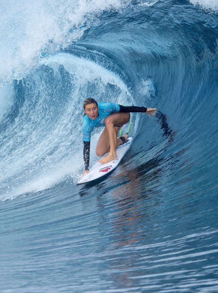 Джейлан Амор серфер