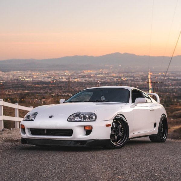 Toyota Supra a80 белая
