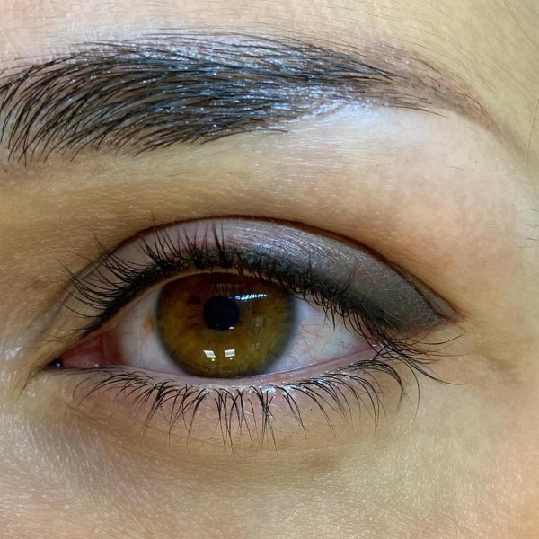 Перманентный макияж стрелки и нижнее веко с растушевкой