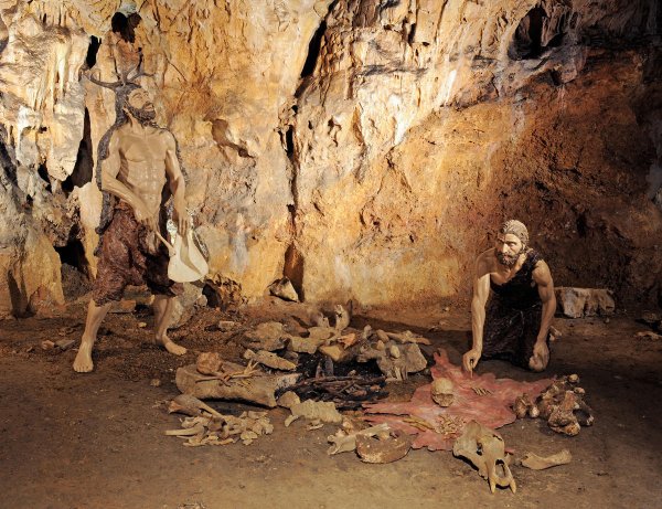 Люди жили в пещерах
