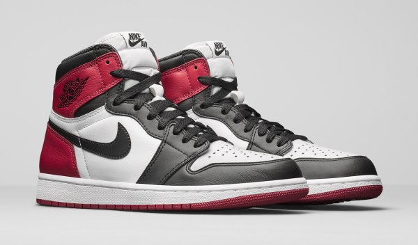 Nike Air Jordan 1 Retro Black Toe