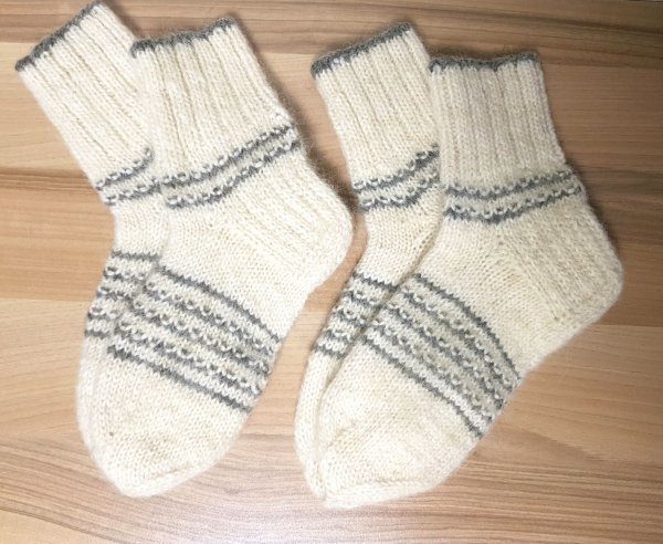 Вязаные носки спицами