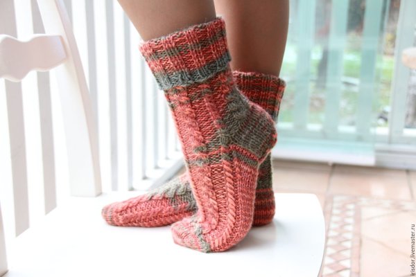 Вязаные носки женские