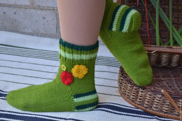 Оригинальные вязаные носки
