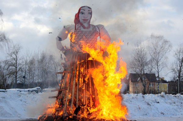 Масленица горящая баба