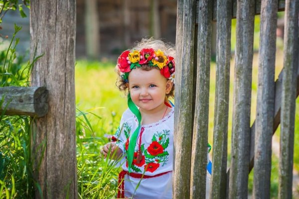 Дети в вышиванках