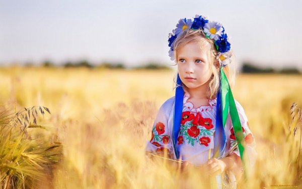 Украинка в поле