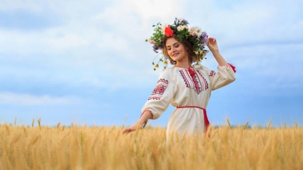 Девушка в вышиванке