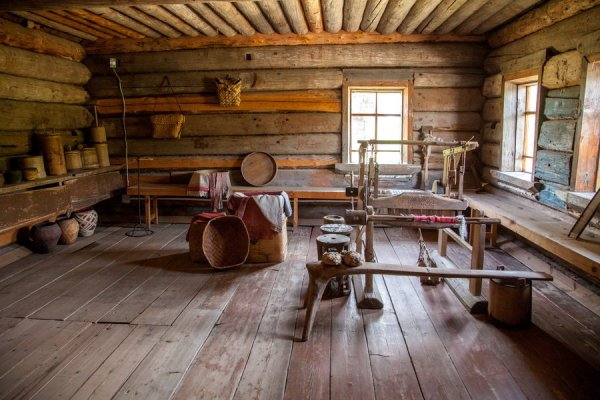 Крестьянская изба 17 века внутри