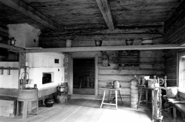 Крестьянская изба 18 века в России