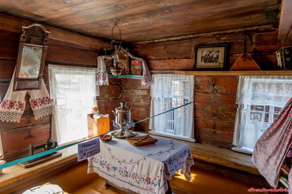 Крестьянская изба 16 века внутри