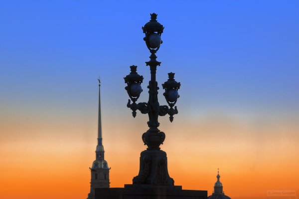 Петропавловская крепость и фонарь Санкт-Петербурге