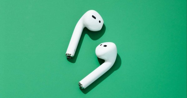 AIRPODS реклама