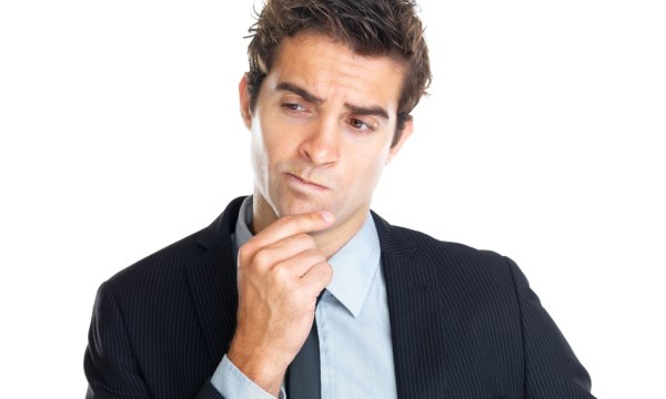 Девушка задумалась