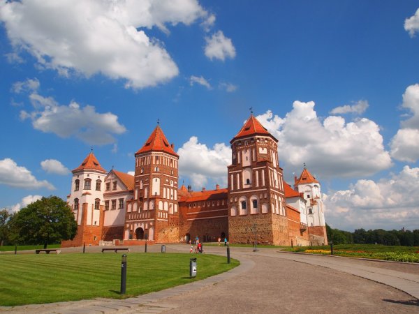 Величественный Мирский замок