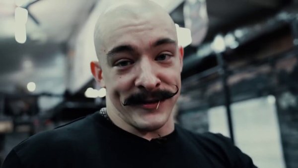 Виктор Блуд усы