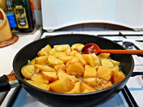 Сковородка с картошкой