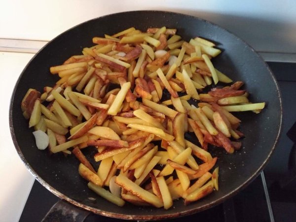 Жареная картошка на сковороде