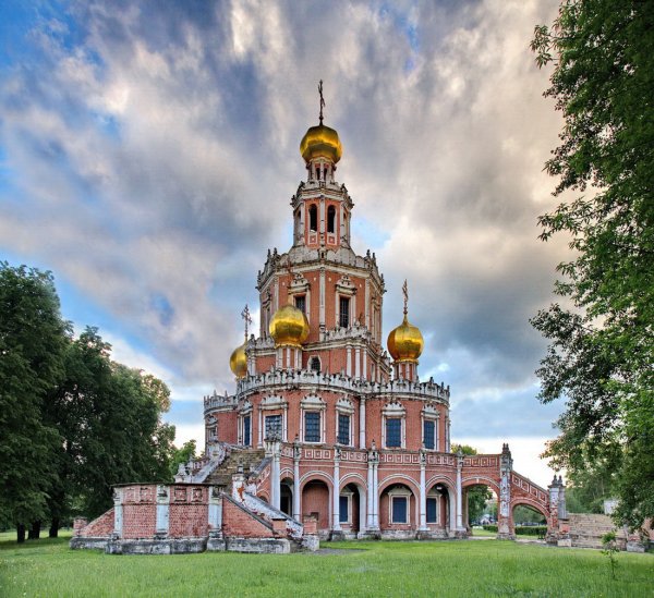 Москва. Храм Покрова Пресвятой Богородицы в Филях.