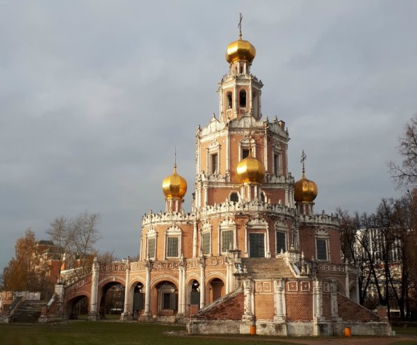 Церковь Покрова в Филях (1690–1694).