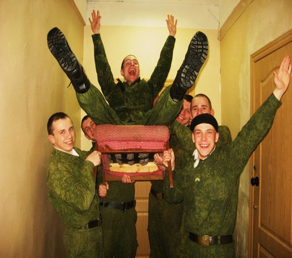 Радостный солдат