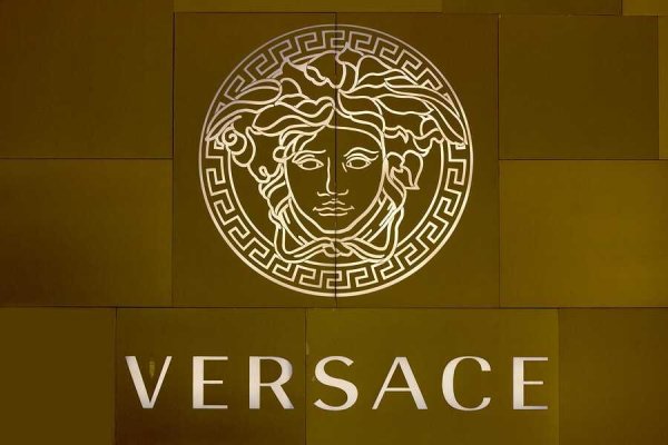 Versace надпись