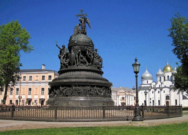 Памятник тысячелетие России в Новгороде 1862 г