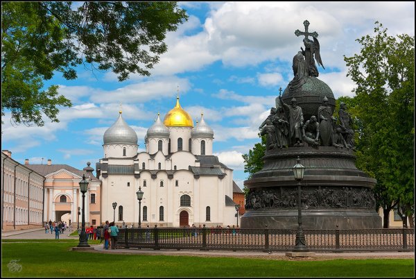 Памятник тысячелетие России Великий Новгород