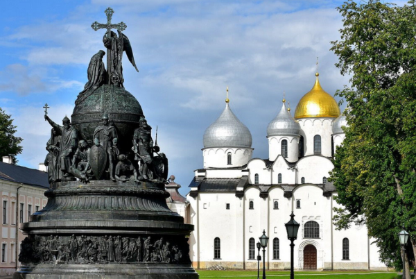 Микешин памятник тысячелетию России в Великом Новгороде