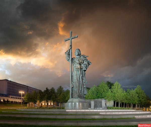 Монумент Владимиру великому
