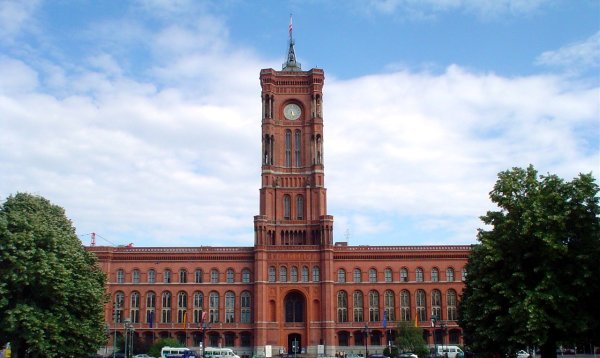 Красная ратуша в Берлине