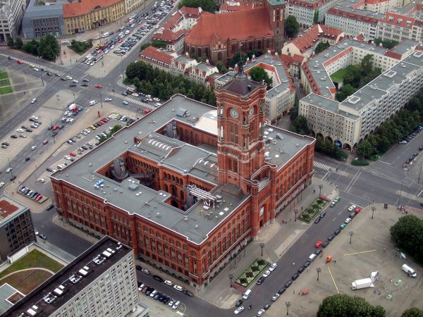 Красная ратуша в Германии