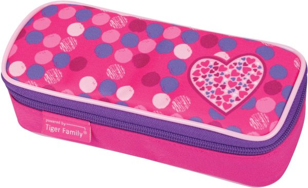 Школьница с пеналом