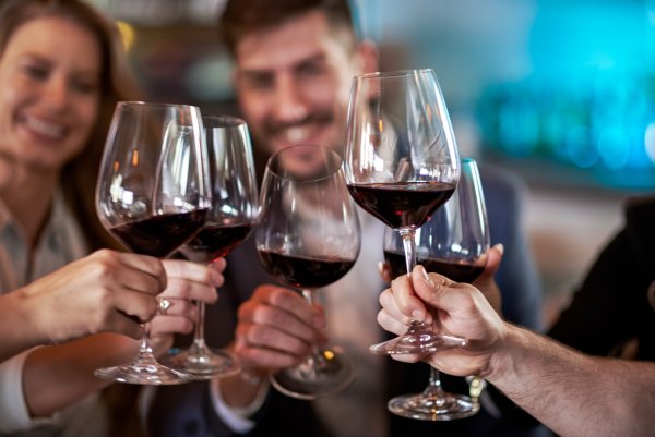 Застолье с вином