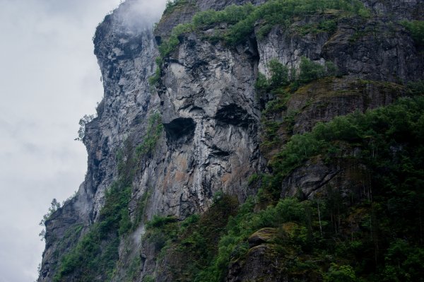 Камень горный Утес