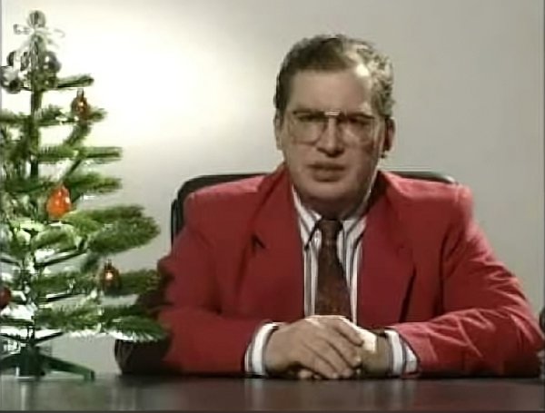 Сергей Мавроди в малиновом пиджаке