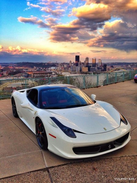 Машина Ferrari 458 Italia