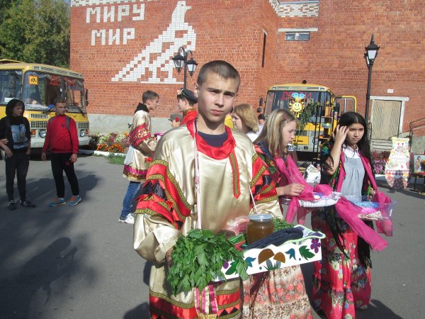 Лоток коробейника